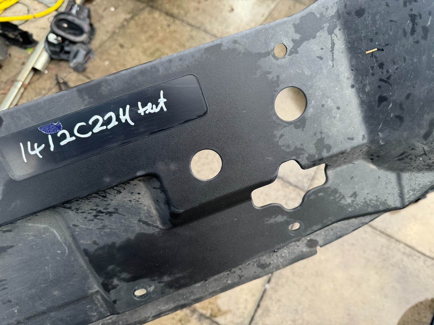 2023/24 Land Rover Defender L663 Front Bumper Top Trim L8b28a100a