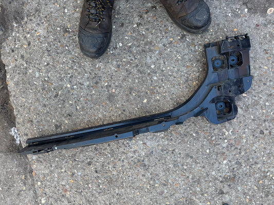 BMW G21 Bumper Bracket Rear Right 7469366 330e 2020 RHD 17535677