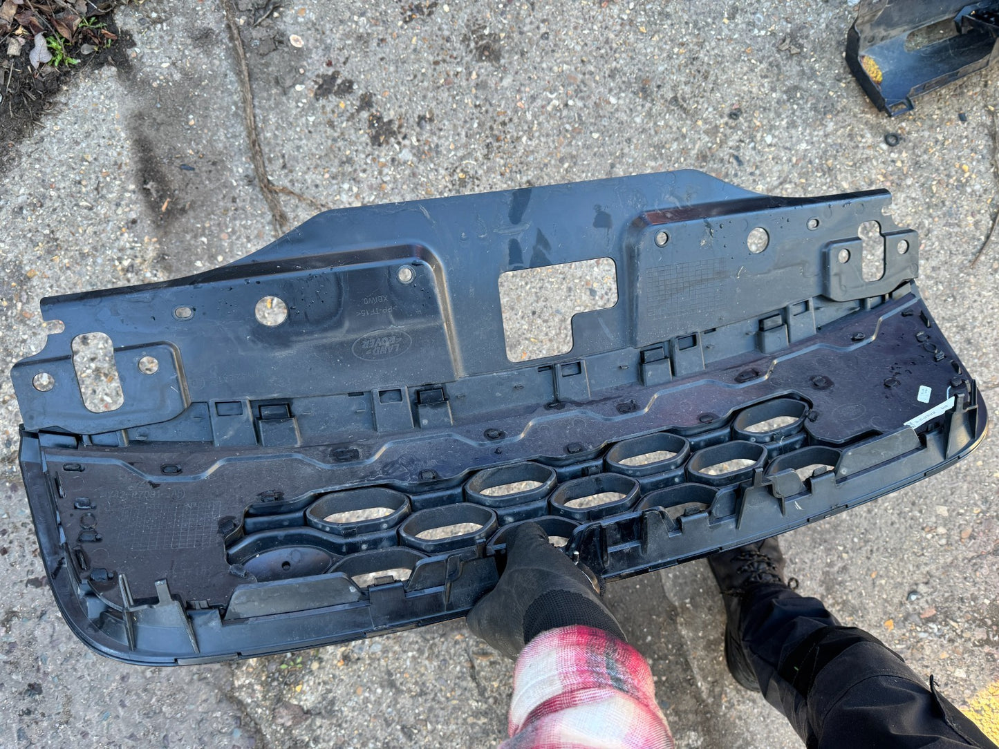 LATE 2024 LAND ROVER DISCOVERY FRONT MAIN GRILL ORIGINAL GENUINE MY428A189AD