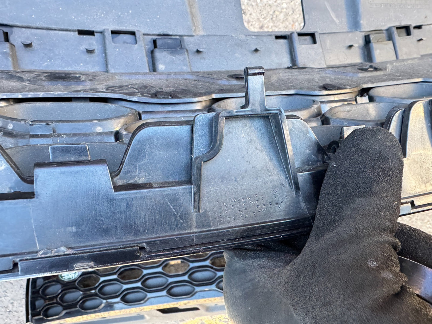 LATE 2024 LAND ROVER DISCOVERY FRONT MAIN GRILL ORIGINAL GENUINE MY428A189AD