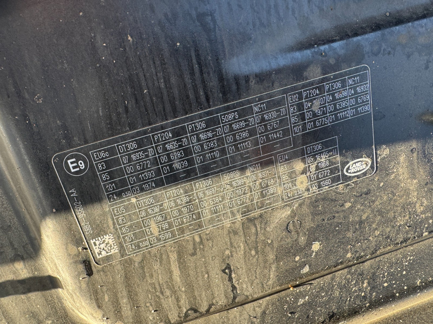 LAND ROVER DEFENDER L663 BONNET HOOD LID DENTED