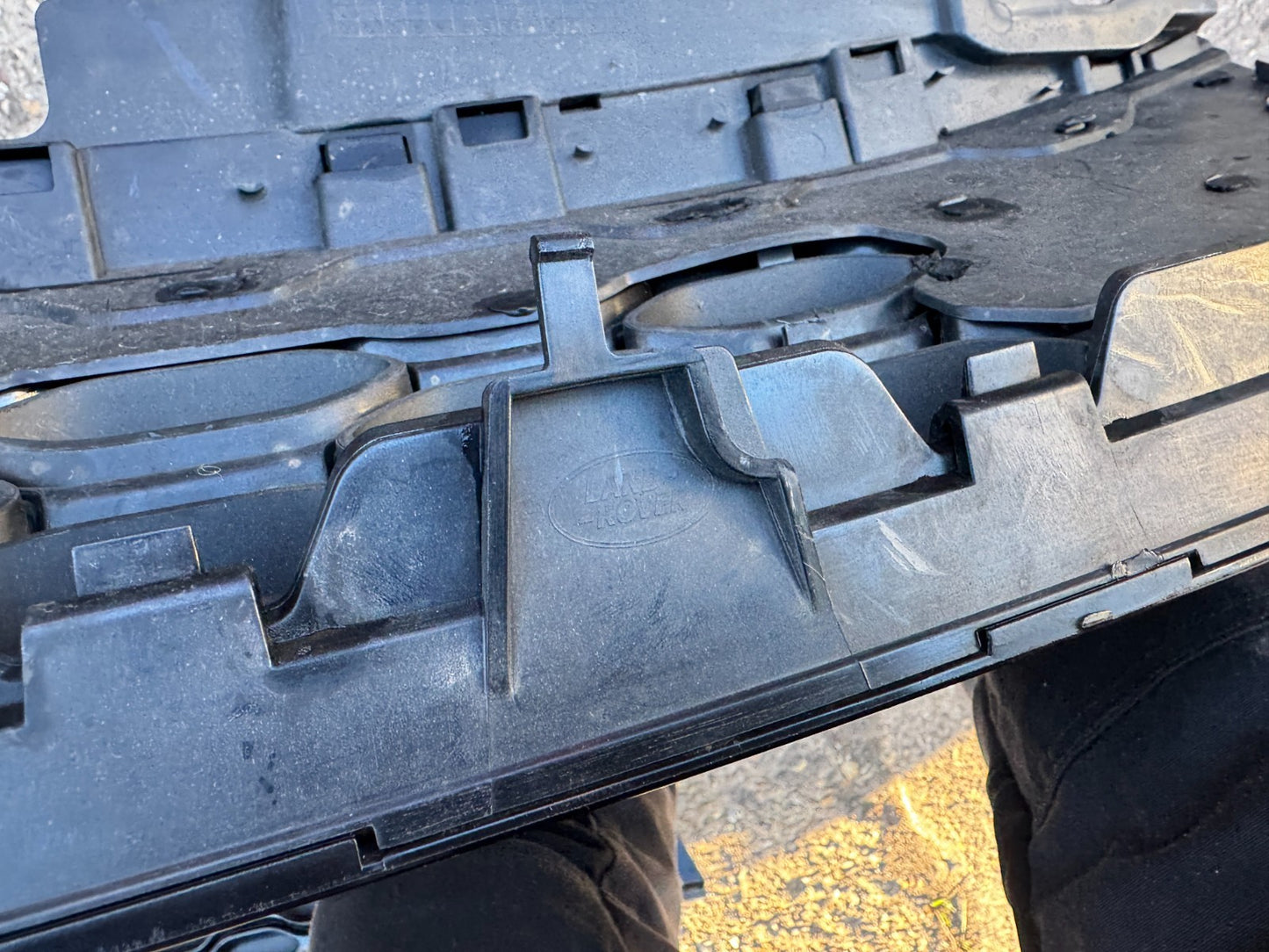 LATE 2024 LAND ROVER DISCOVERY FRONT MAIN GRILL ORIGINAL GENUINE MY428A189AD