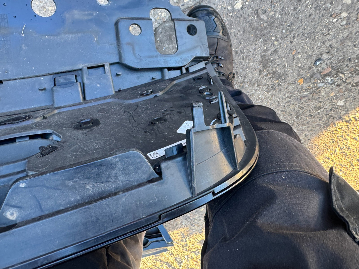 LATE 2024 LAND ROVER DISCOVERY FRONT MAIN GRILL ORIGINAL GENUINE MY428A189AD