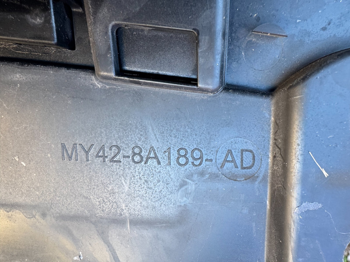 LATE 2024 LAND ROVER DISCOVERY FRONT MAIN GRILL ORIGINAL GENUINE MY428A189AD