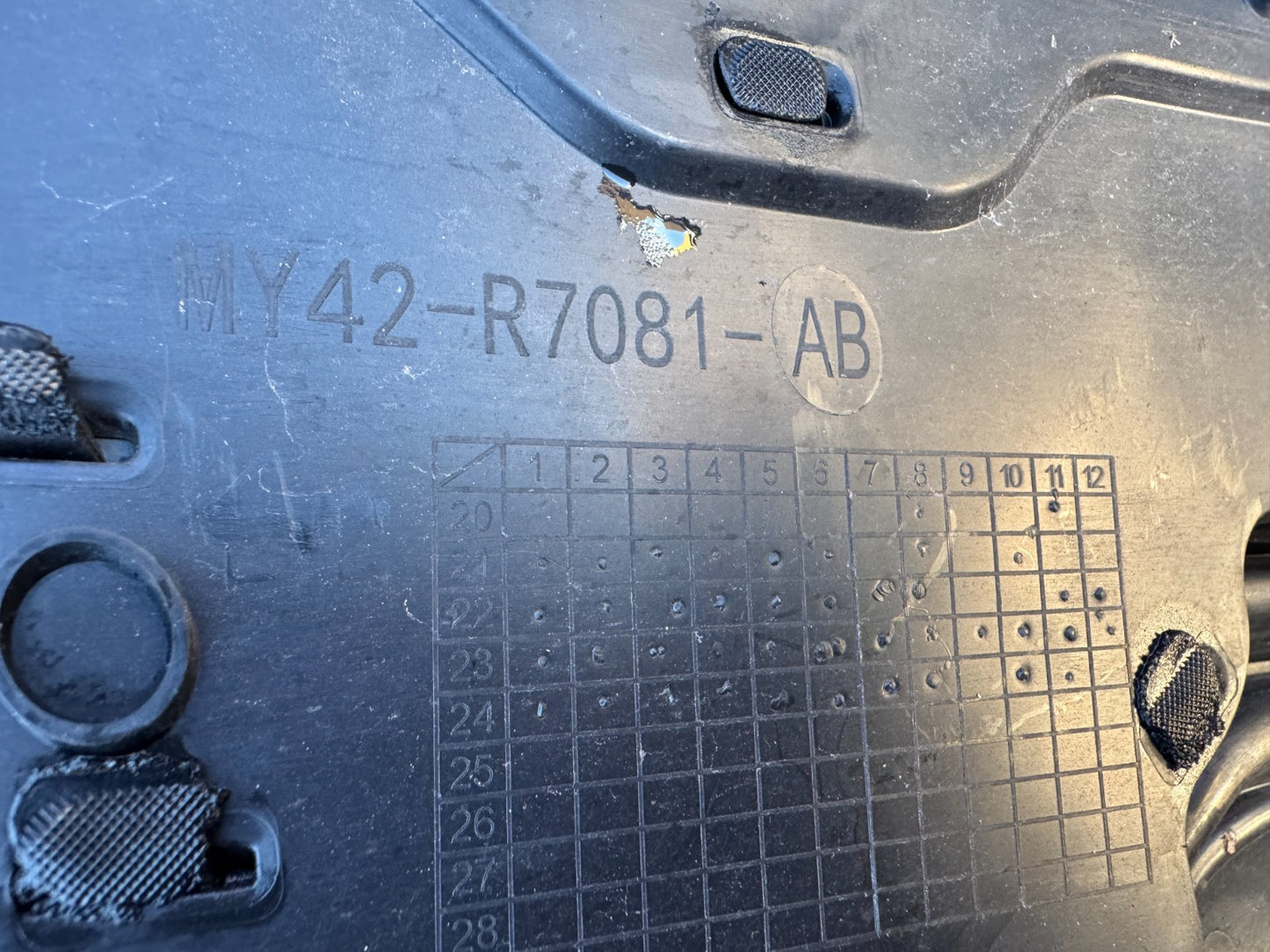 LATE 2024 LAND ROVER DISCOVERY FRONT MAIN GRILL ORIGINAL GENUINE MY428A189AD