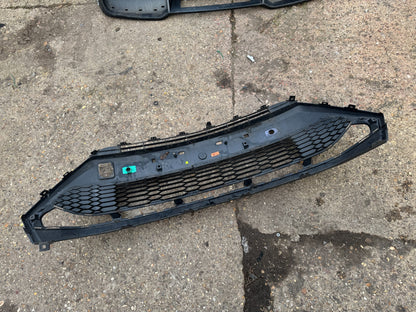 TOYOTA C-HR MK1 FACELIFT 2020-2023 FRONT BUMPER GRILL 52129-F4110 Scratched