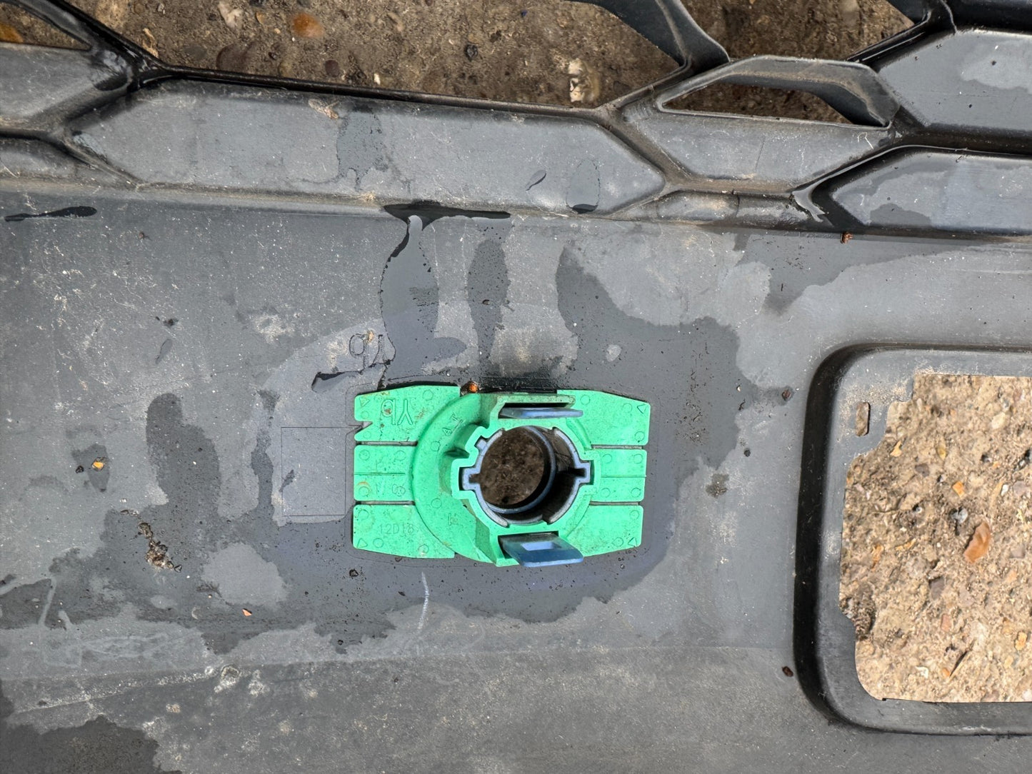 TOYOTA C-HR MK1 FACELIFT 2020-2023 FRONT BUMPER GRILL 52129-F4110 Scratched