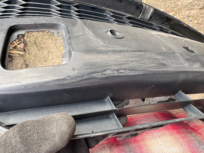 TOYOTA C-HR MK1 FACELIFT 2020-2023 FRONT BUMPER GRILL 52129-F4110 Scratched