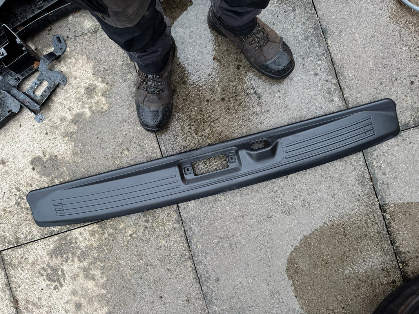 RANGE ROVER L405 REAR LOWER TAILGATE BOOT SILL TRIM CK5213D748A