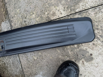 RANGE ROVER L405 REAR LOWER TAILGATE BOOT SILL TRIM CK5213D748A