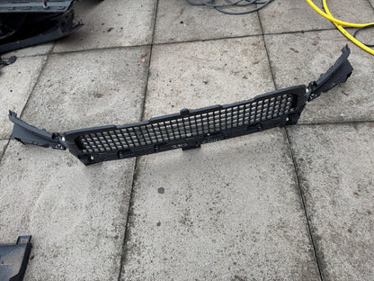 2025 Range Rover Front Centre Grille L663 L8B217K946 L8B217F791