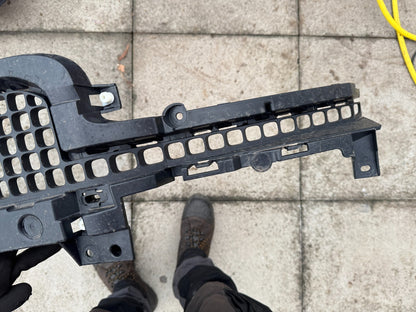 2025 Range Rover Front Centre Grille L663 L8B217K946 L8B217F791