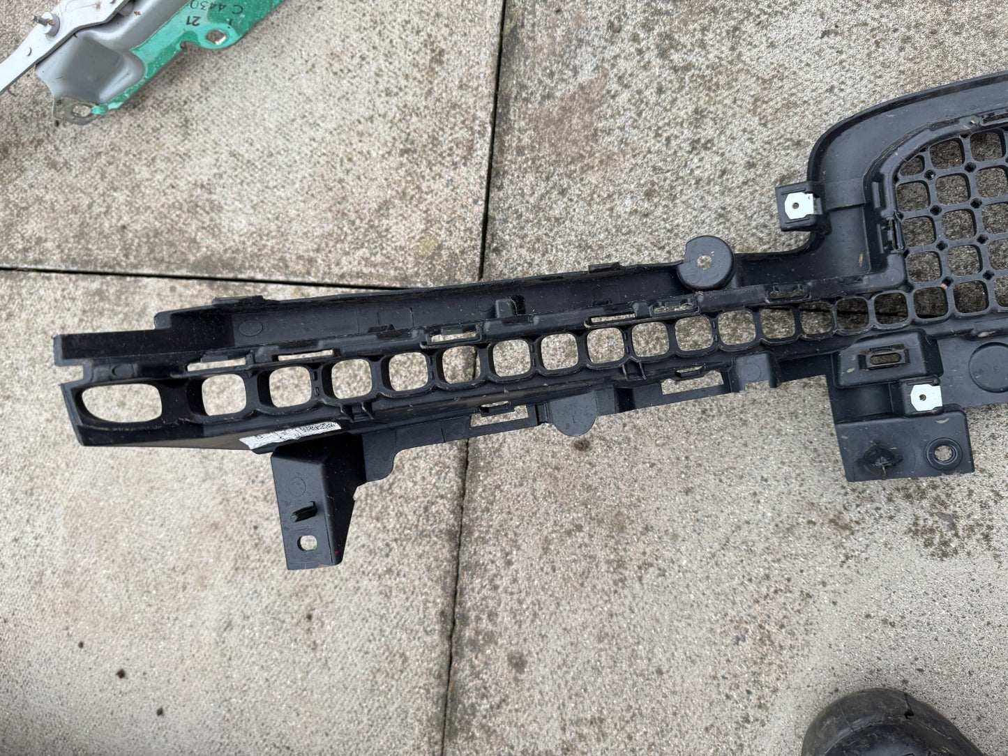 2025 Range Rover Front Centre Grille L663 L8B217K946 L8B217F791