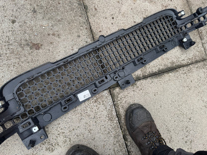 2025 Range Rover Front Centre Grille L663 L8B217K946 L8B217F791