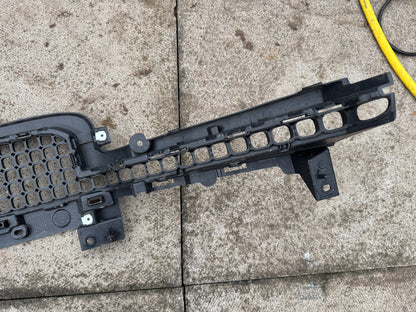 2025 Range Rover Front Centre Grille L663 L8B217K946 L8B217F791