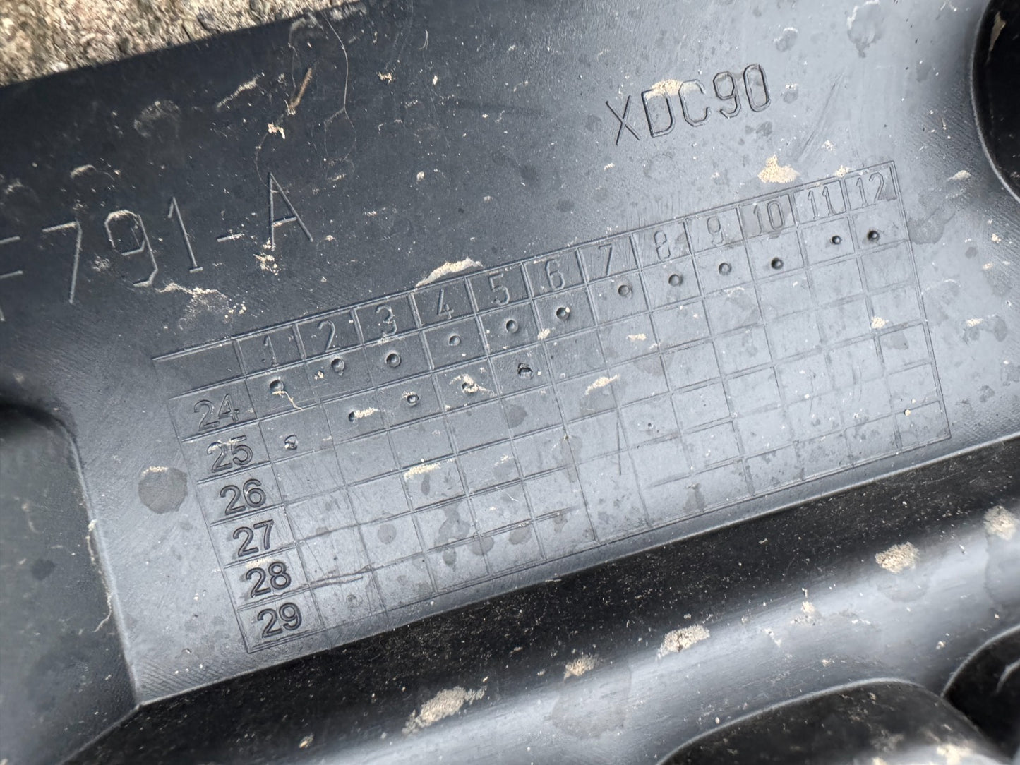 2025 Range Rover Front Centre Grille L663 L8B217K946 L8B217F791