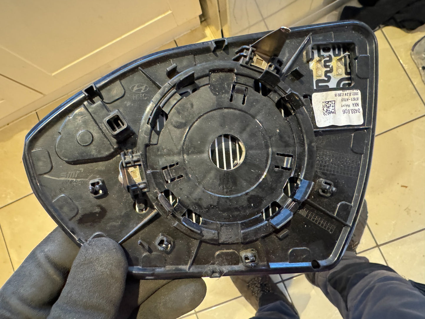 GENUINE HYUNDAI TUCSON MK4 NX4 WING MIRROR GLASS FRONT RIGHT SIDE 2022