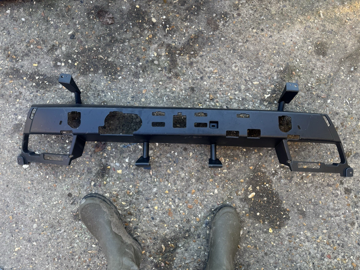 RANGE ROVER SPORT L494 FRONT BUMPER CENTER REINFORCER SUPPORT BRACKET