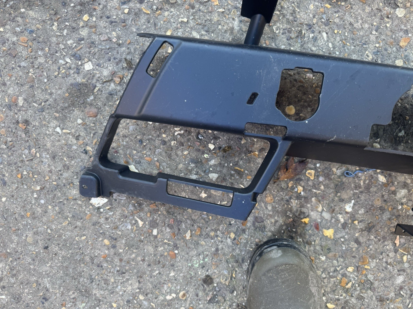 RANGE ROVER SPORT L494 FRONT BUMPER CENTER REINFORCER SUPPORT BRACKET