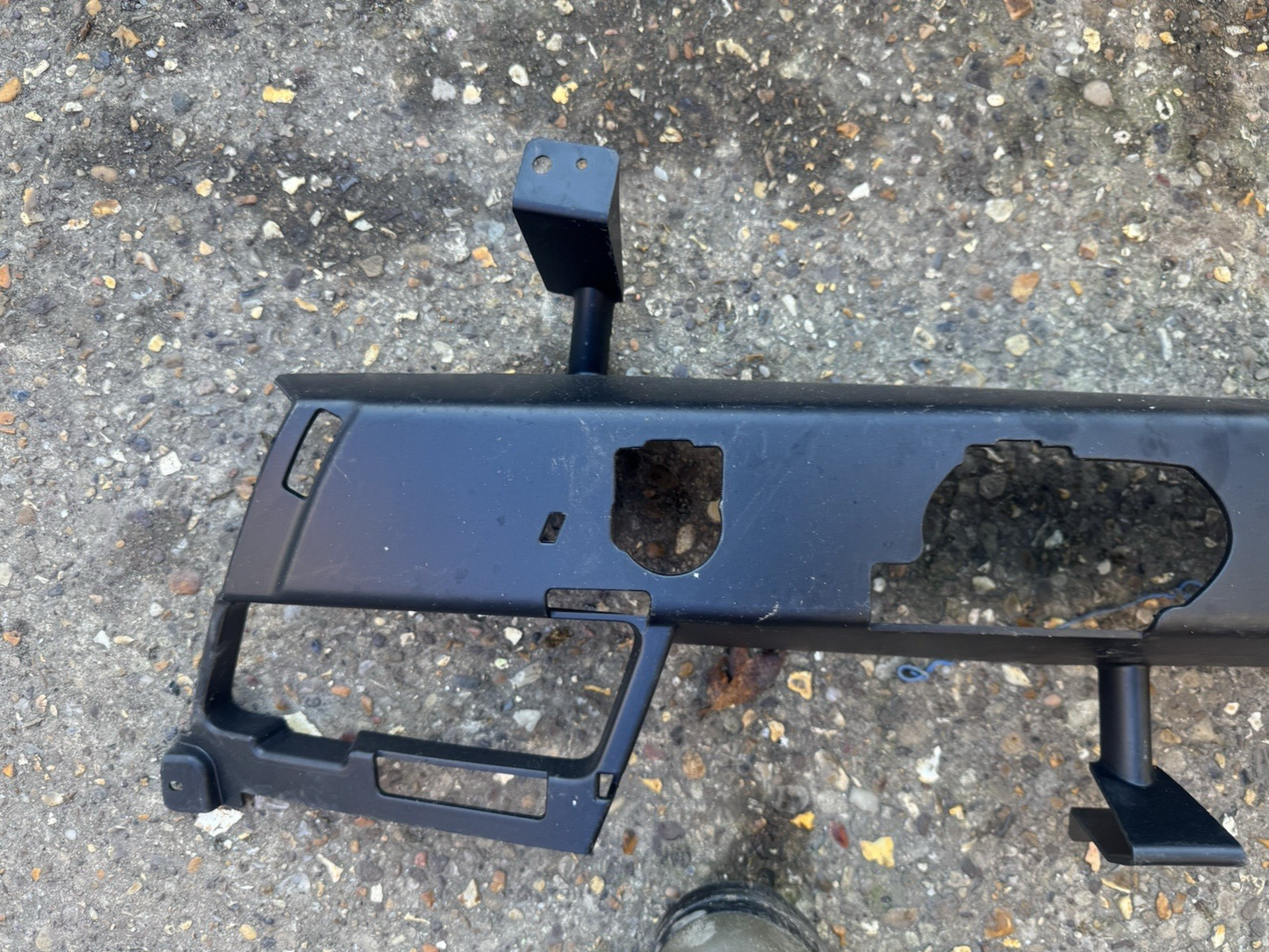 RANGE ROVER SPORT L494 FRONT BUMPER CENTER REINFORCER SUPPORT BRACKET