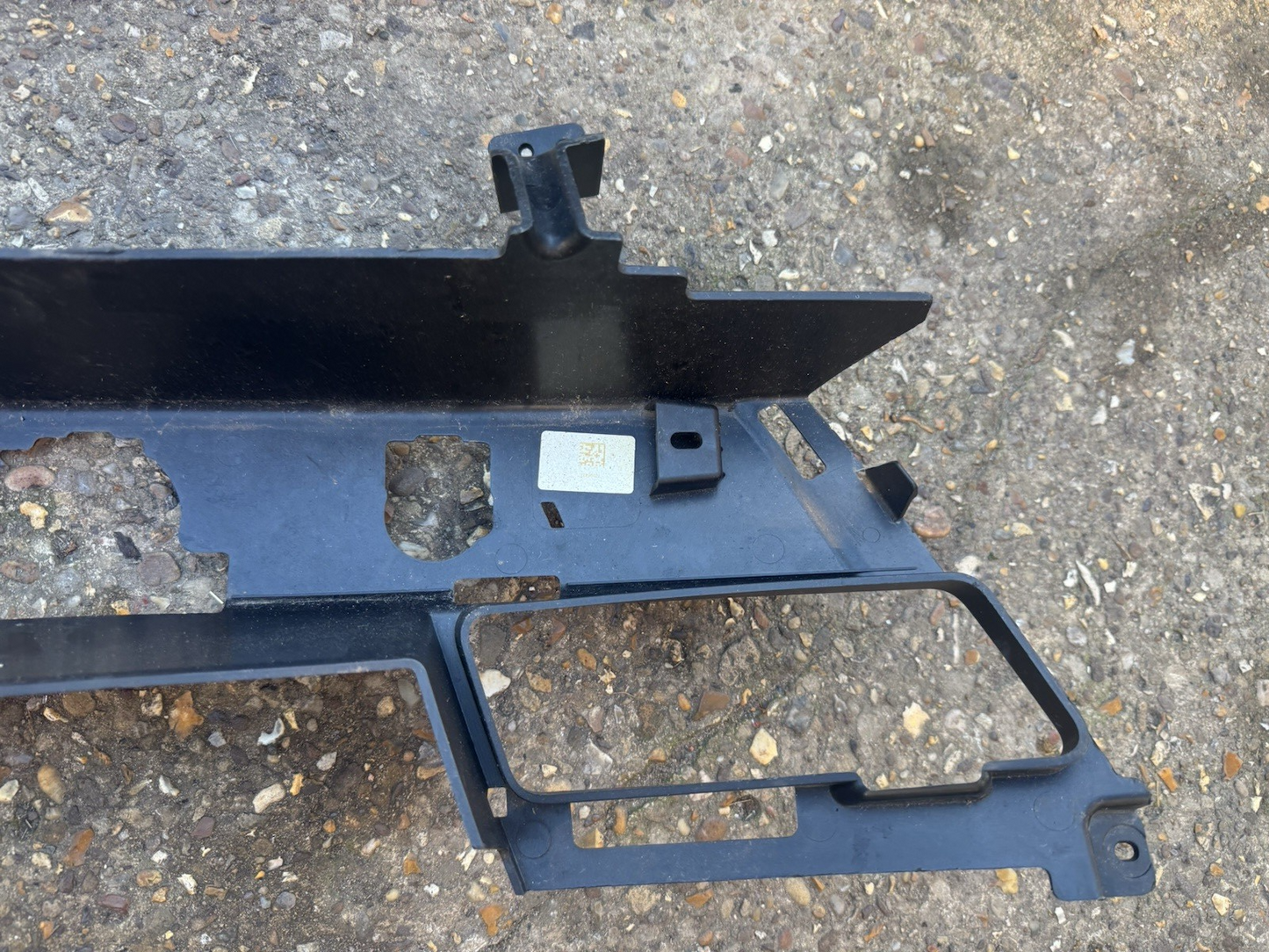 RANGE ROVER SPORT L494 FRONT BUMPER CENTER REINFORCER SUPPORT BRACKET