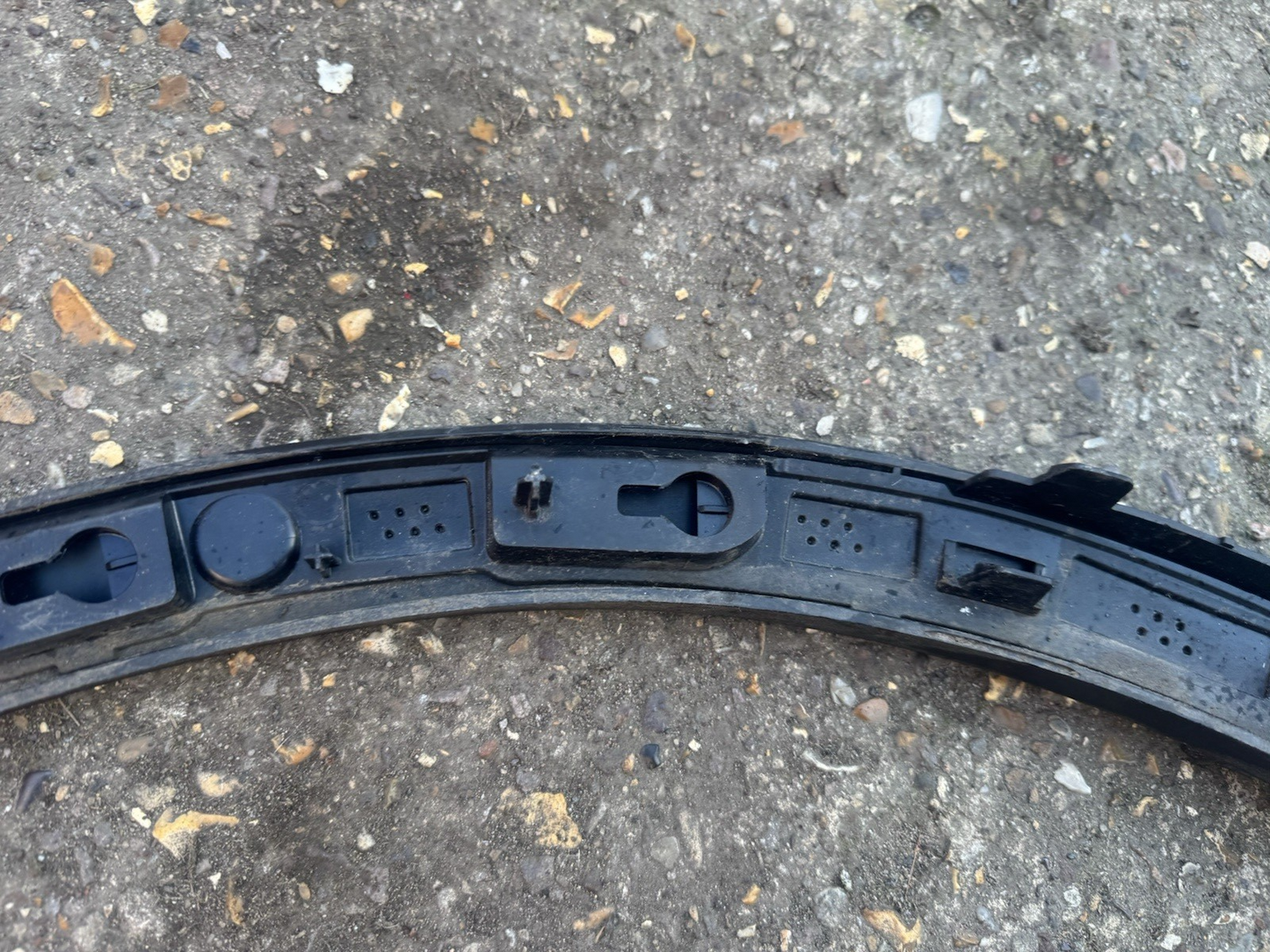 VOLVO XC40 FROM 2016 TO 2021 GENUINE FRONT LEFT WHEEL ARCH 31448344