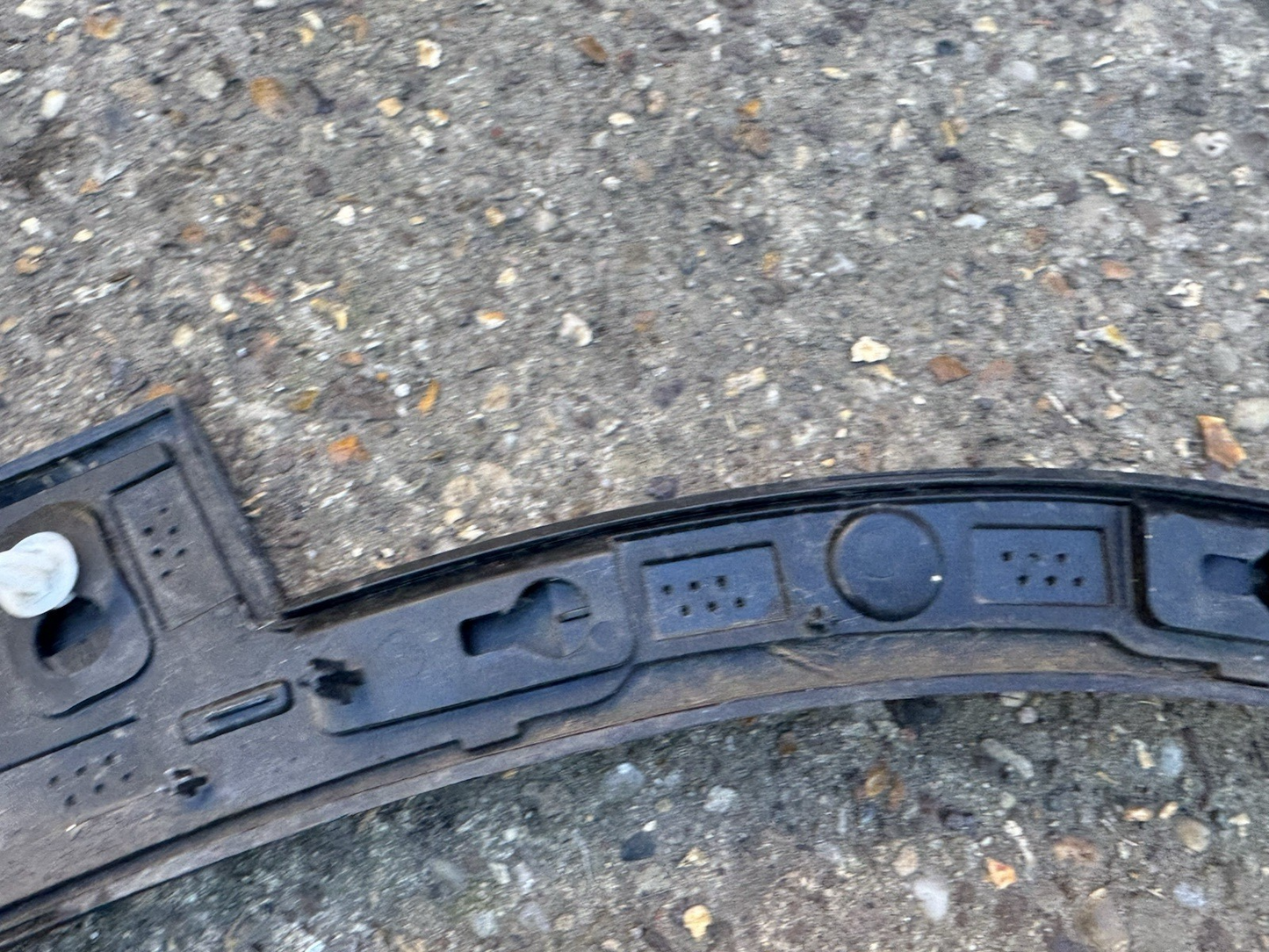 VOLVO XC40 FROM 2016 TO 2021 GENUINE FRONT LEFT WHEEL ARCH 31448344