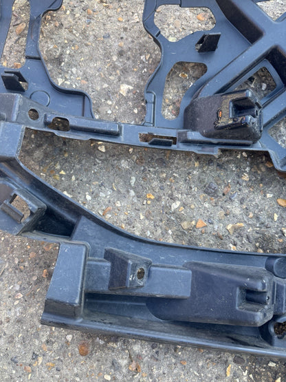 VOLKSWAGEN GOLF MK7 BUMPER MOUNT BRACKET FRONT RIGHT DRIVER SIDE 5G0807724F 2018