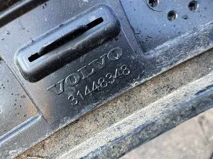 VOLVO XC40 FROM 2016 TO 2021 GENUINE FRONT LEFT WHEEL ARCH 31448344