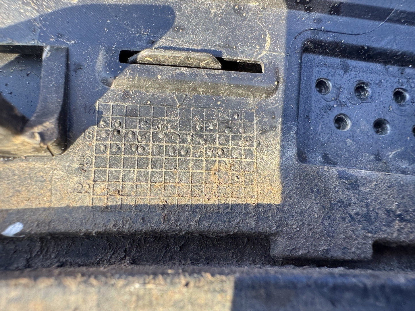 VOLVO XC40 FROM 2016 TO 2021 GENUINE FRONT LEFT WHEEL ARCH 31448344