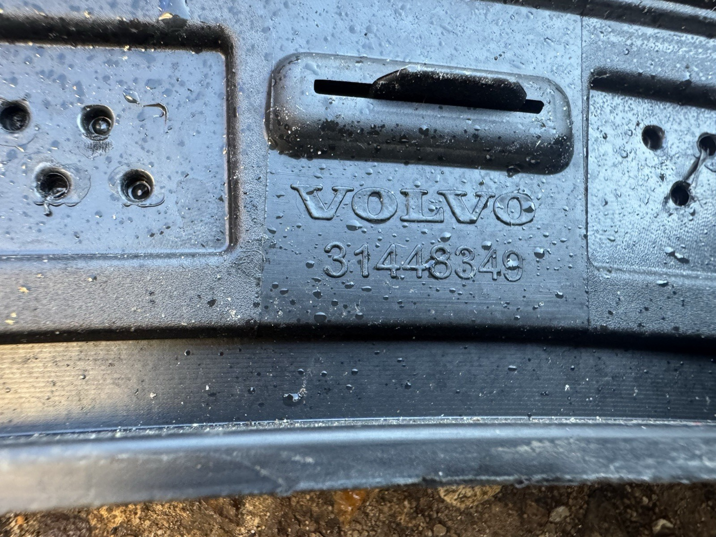 VOLVO XC40 XC-40 FRONT RIGHT DRIVER SIDE WHEEL ARCH TRIM 31448349 (716)