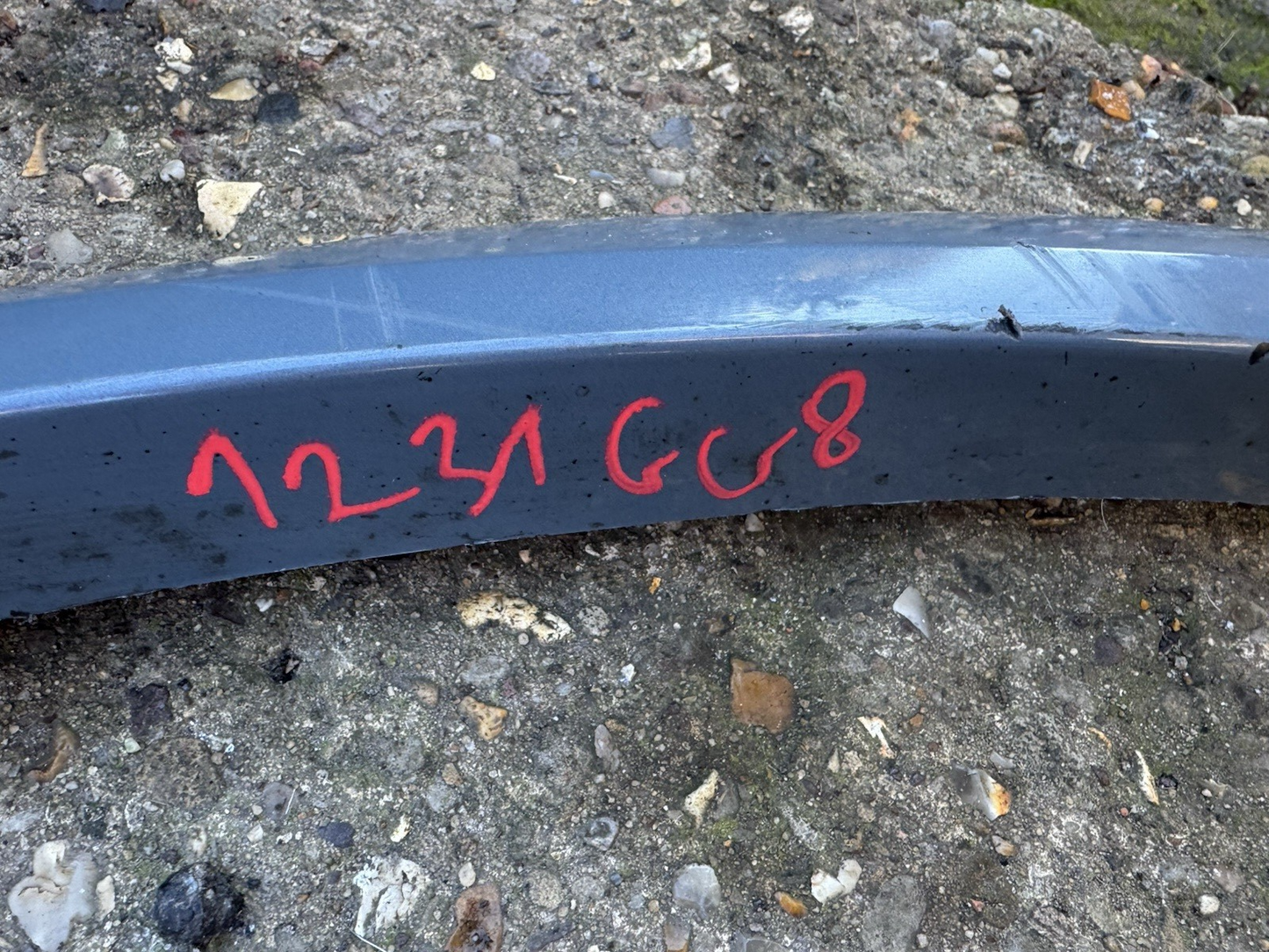 VOLVO XC90 T6 2015- REAR LEFT PASSENGER SIDE WHEEL ARCH MOULDING 31378162