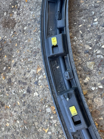 VOLVO XC90 T6 2015- REAR LEFT PASSENGER SIDE WHEEL ARCH MOULDING 31378162