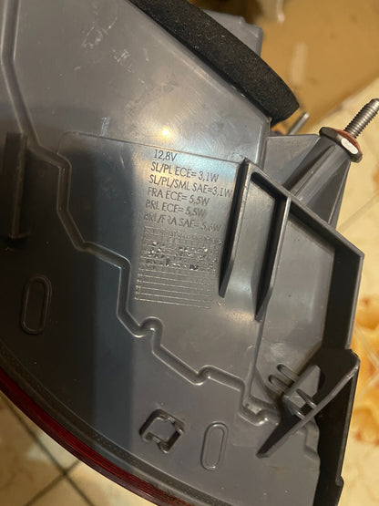 MERCEDES GLC X253 SUV 2016-2019 RIGHT SIDE REAR TAIL LIGHT SCRATCHED AND CHIPPED