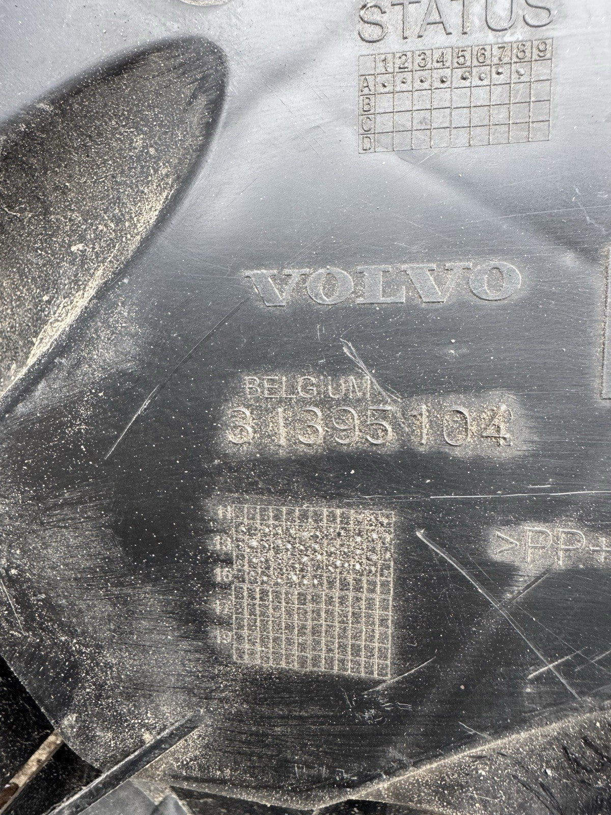 VOLVO V40 2.0 DIESEL REAR BUMPER MOUNT BRACKET RIGHT SIDE 2013 31395104