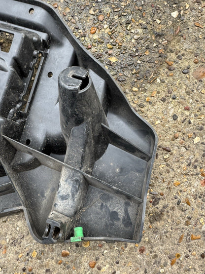 VOLVO V40 2.0 DIESEL REAR BUMPER MOUNT BRACKET RIGHT SIDE 2013 31395104