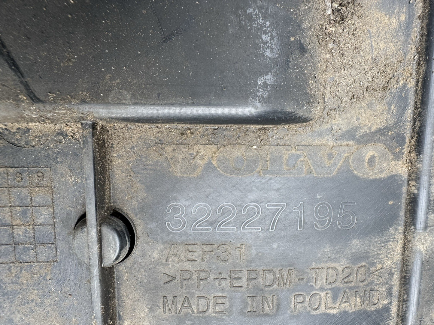 VOLVO XC-60 XC60 2017-ON FRONT BUMPER COVER UNDERTRAY PANEL 32227195