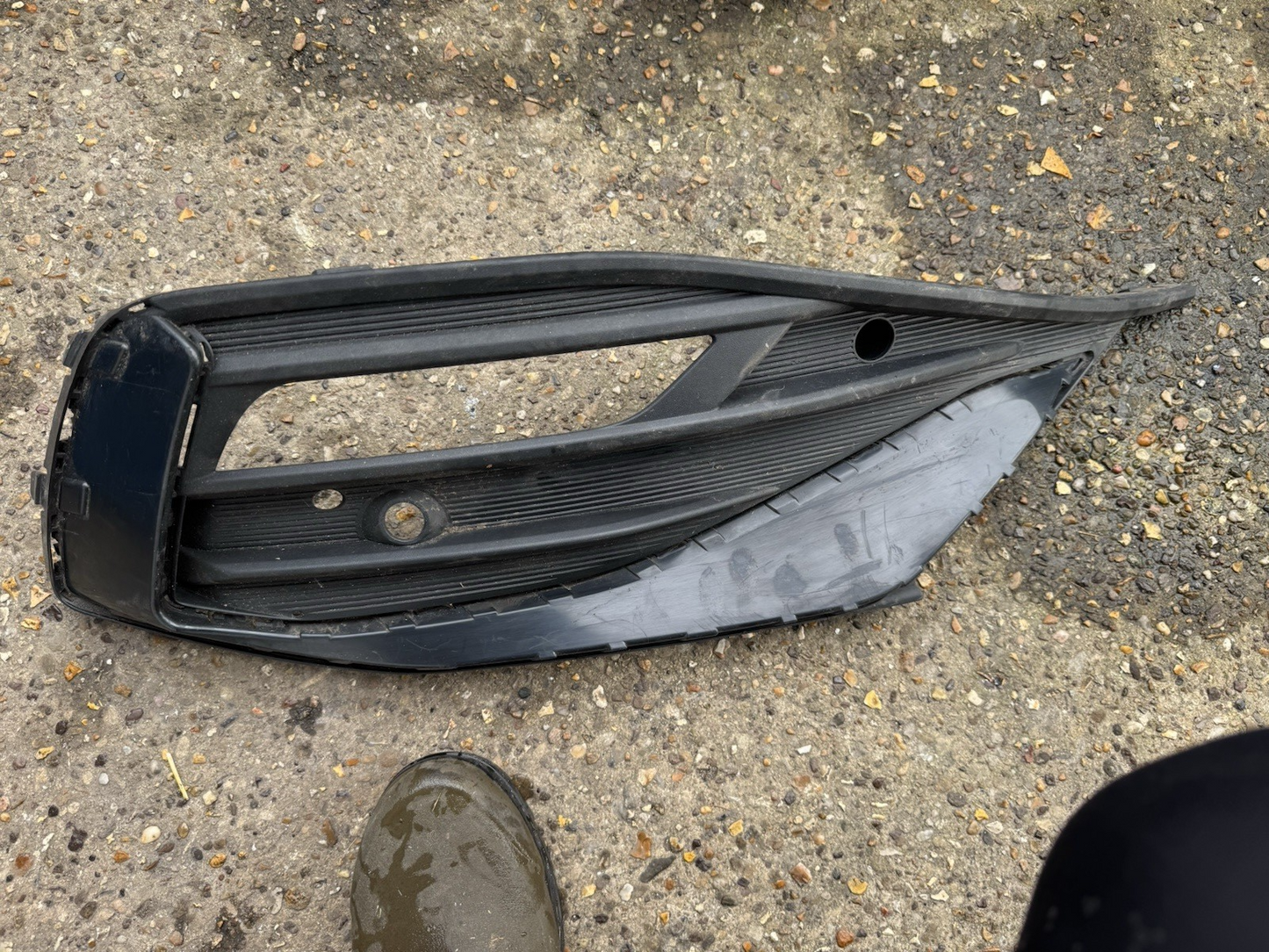 CRACKED !SEAT LEON 2020-2024 FOG LIGHTTRIM GRILLE RIGHT HAND  5FA853666E GENUINE