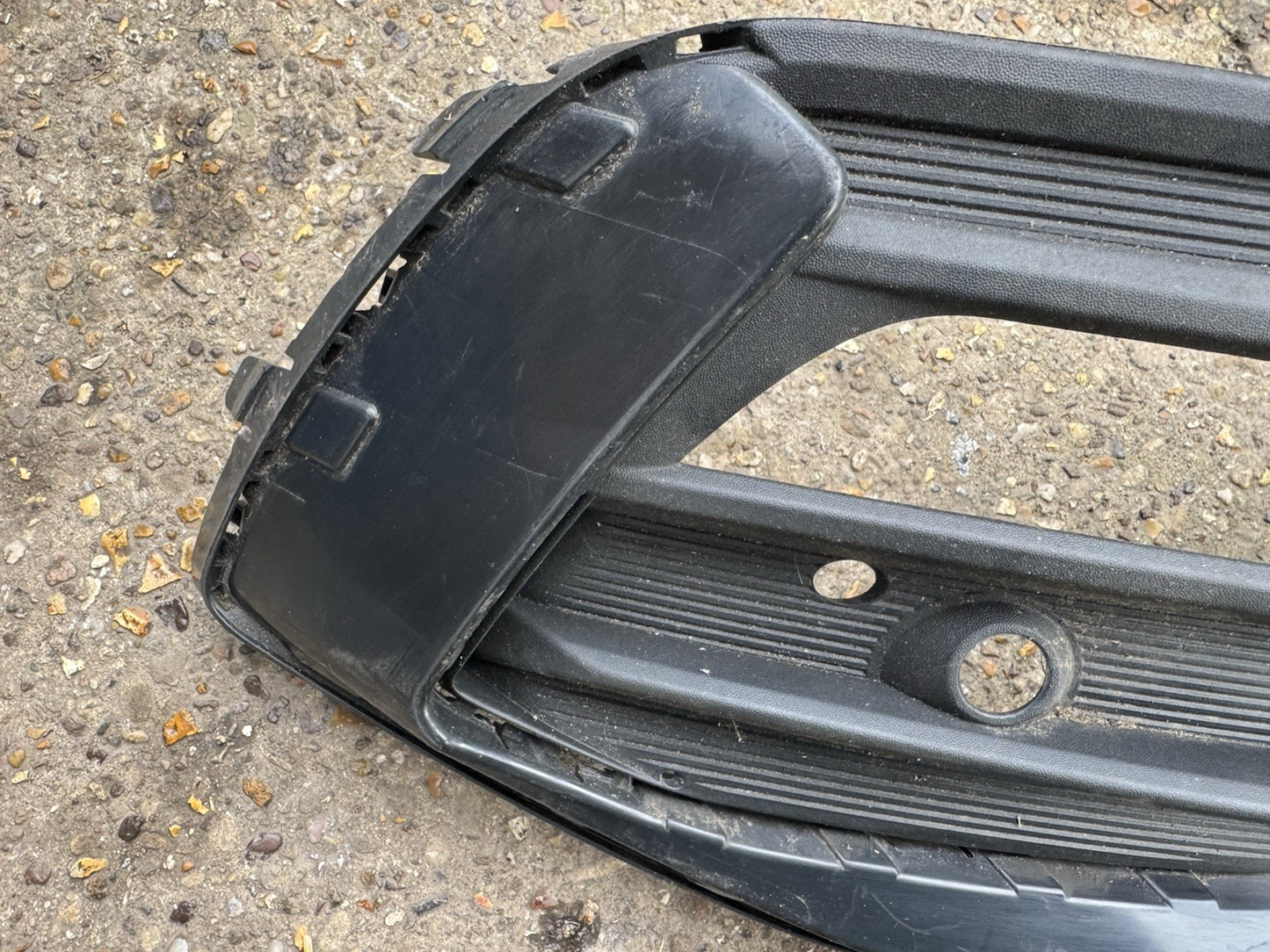 CRACKED !SEAT LEON 2020-2024 FOG LIGHTTRIM GRILLE RIGHT HAND  5FA853666E GENUINE