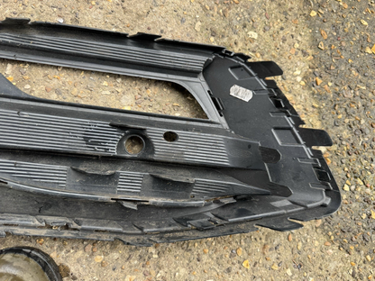 CRACKED !SEAT LEON 2020-2024 FOG LIGHTTRIM GRILLE RIGHT HAND  5FA853666E GENUINE