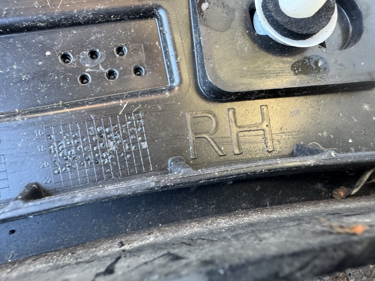 VOLVO XC40 WHEEL ARCH TRIM REAR RIGHT DRIVER SIDE 31448329 2021