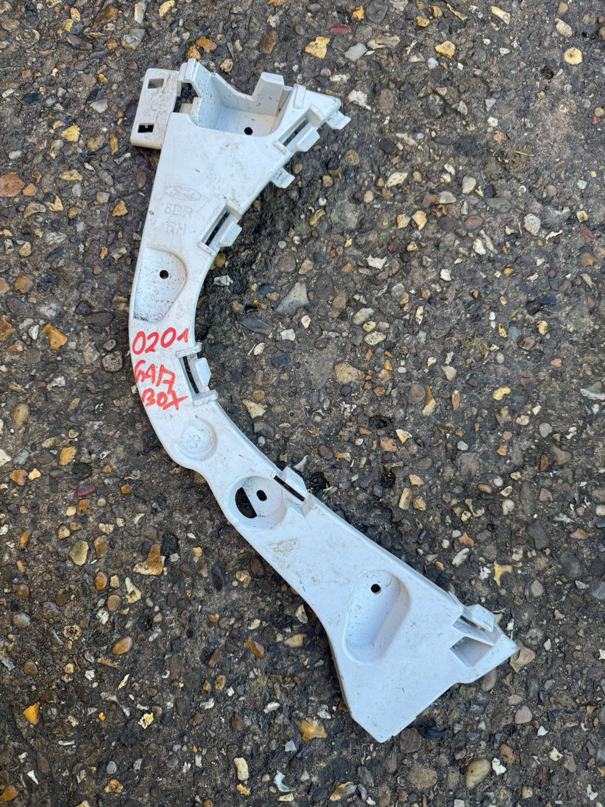 Ford Focus 2015 Right rear bumper mounting bracket F1EB17E850 LDA22371