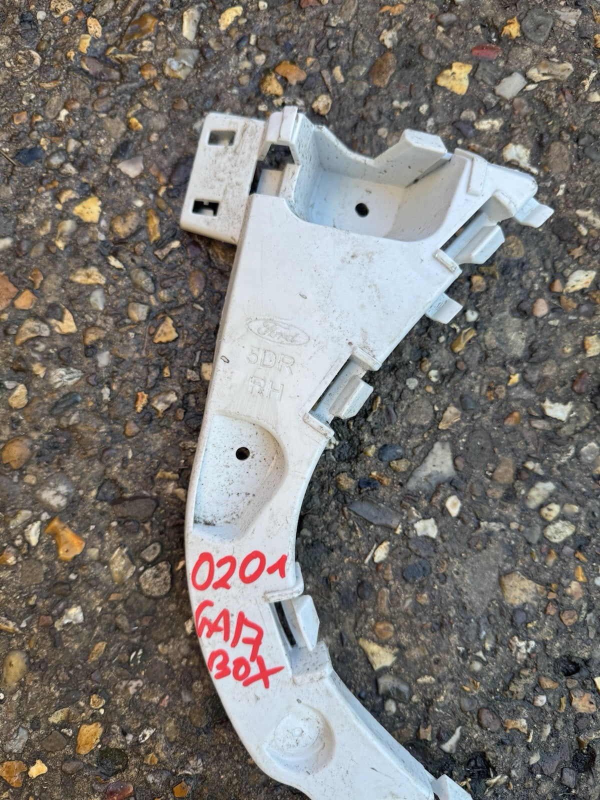 Ford Focus 2015 Right rear bumper mounting bracket F1EB17E850 LDA22371