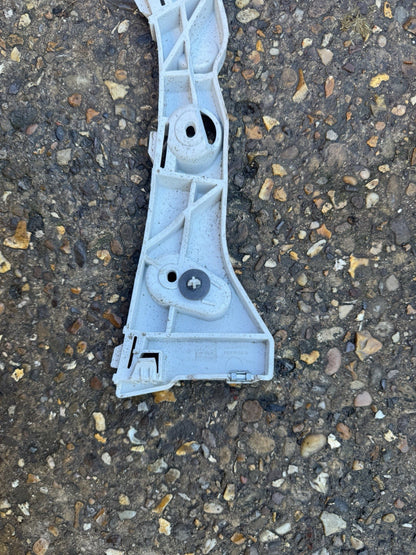 Ford Focus 2015 Right rear bumper mounting bracket F1EB17E850 LDA22371