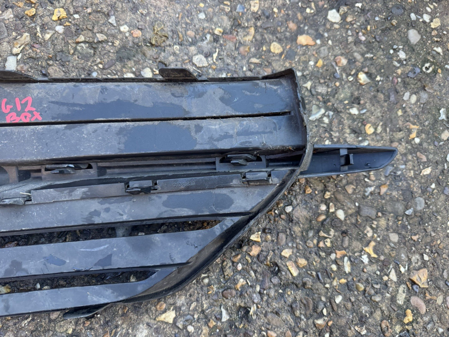 VOLVO XC90 R‑DESIGN 2015–2024 LEFT FRONT BUMPER FOGLIGHT GRILLE 31383839#S179-03