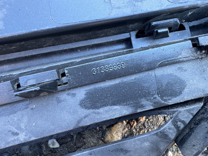 VOLVO XC90 R‑DESIGN 2015–2024 LEFT FRONT BUMPER FOGLIGHT GRILLE 31383839#S179-03