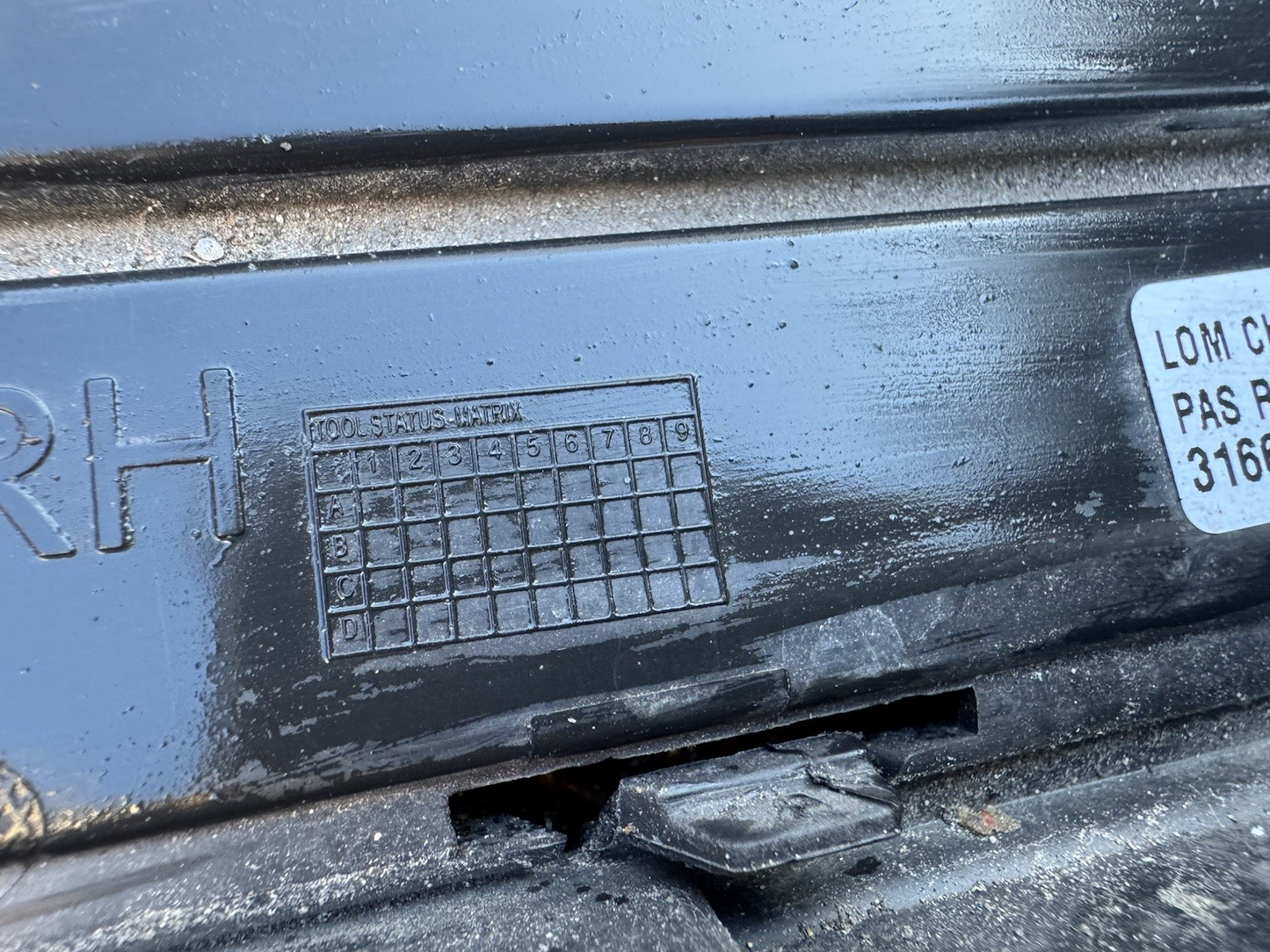 trim Grille Bumper Front Right Side VOLVO XC90 31663843