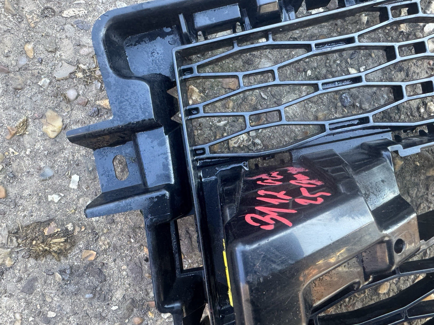 Range Rover Sport Front Bumper Left Grill 2022 ON N9X2-17K947-A Genuine