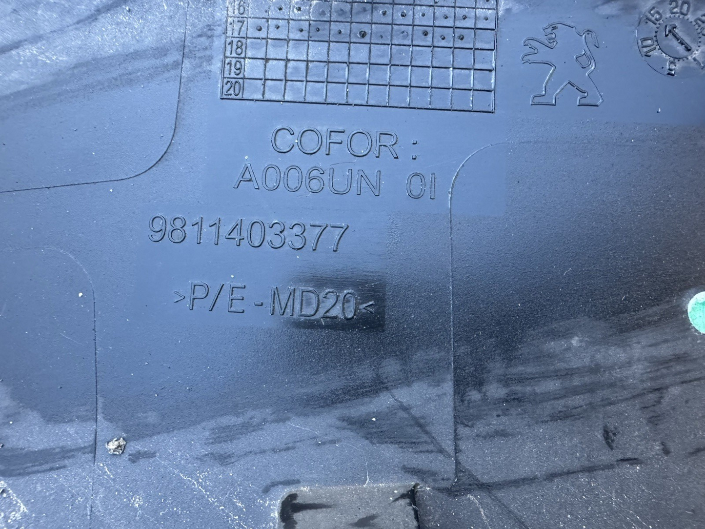 PEUGEOT 308 II Türzierleiste vorne rechts 9811404077 1.20 Petrol 60kw 32970708