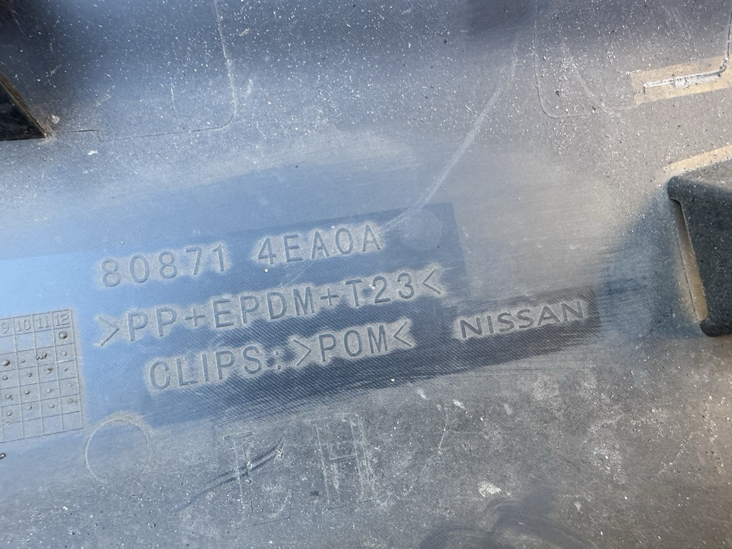 NISSAN QASHQAI LOWER DOOR MOULDING 2012-17 PASSENGER SIDE FRONT 80871-4EA0A